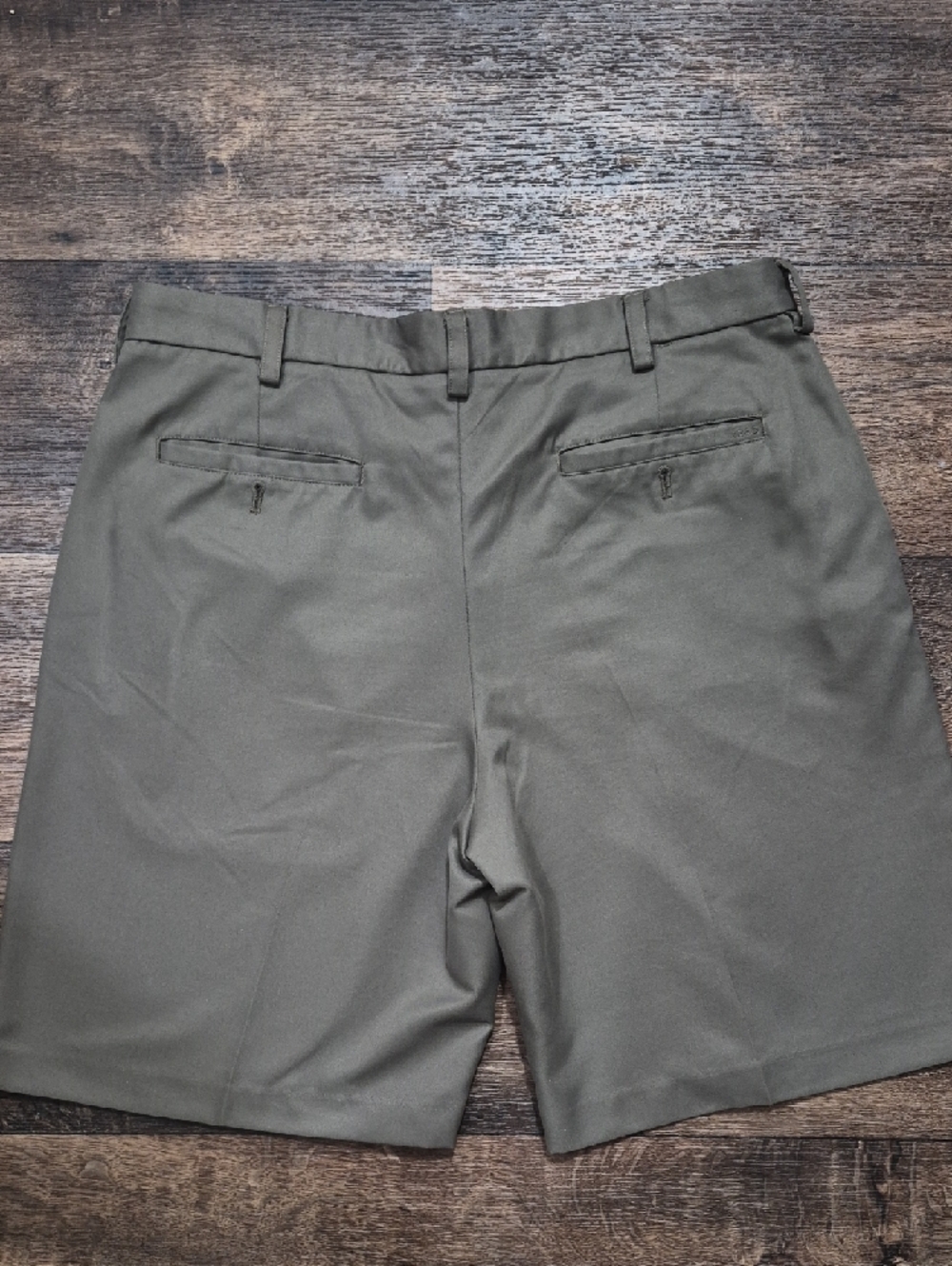 Izod Olive Flat-Front Men's Golf  Shorts - Picture 3 of 3
